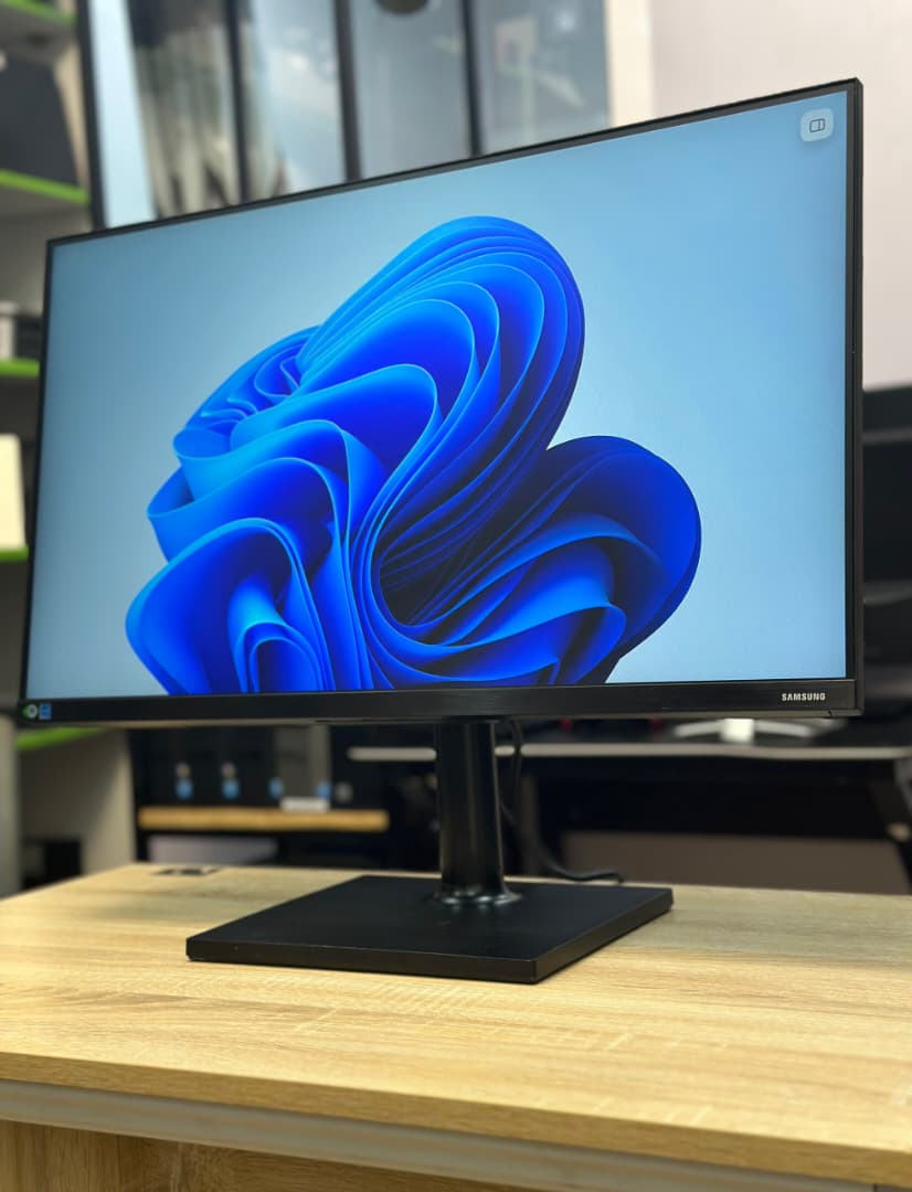 Moniteur Samsung FT45 27" sans bordure (2024)
